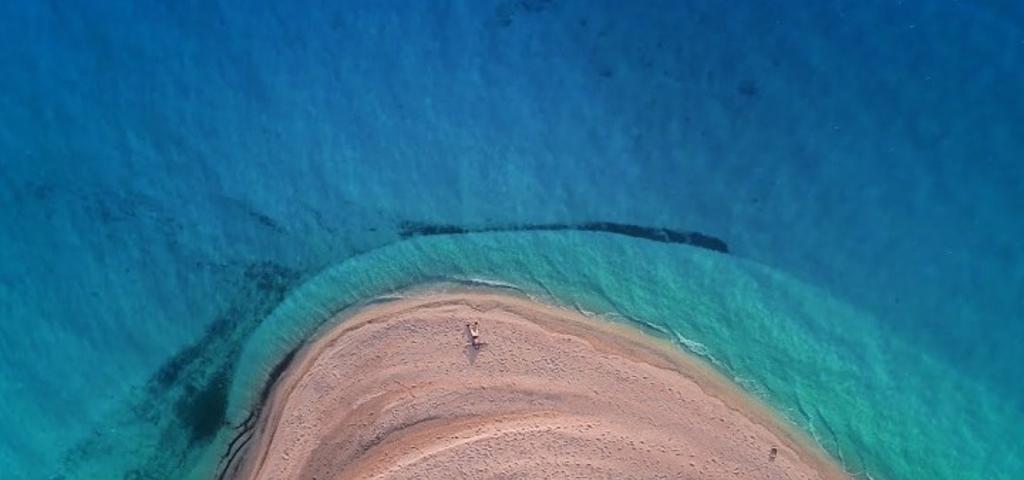 Ραγδαία πτώση 76,5% στις τουριστικές αφίξεις πέρυσι στην Ελλάδα Ραγδαία πτώση 76,5% στις τουριστικές αφίξεις πέρυσι στην Ελλάδα